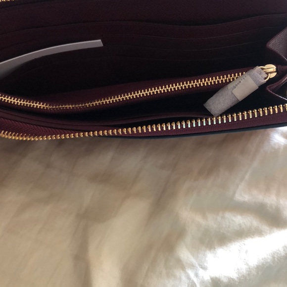 Coach wristlet 🆕 Burgundy - Picture 5 of 8